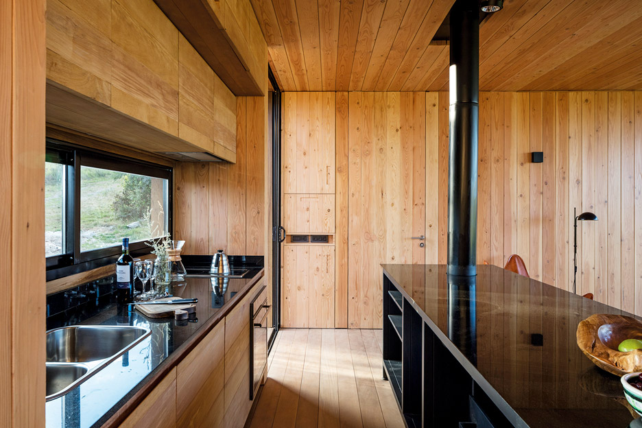 retreat-in-finca-aguy-mapa-prefabricated-housing-uraguay_dezeen_936_7